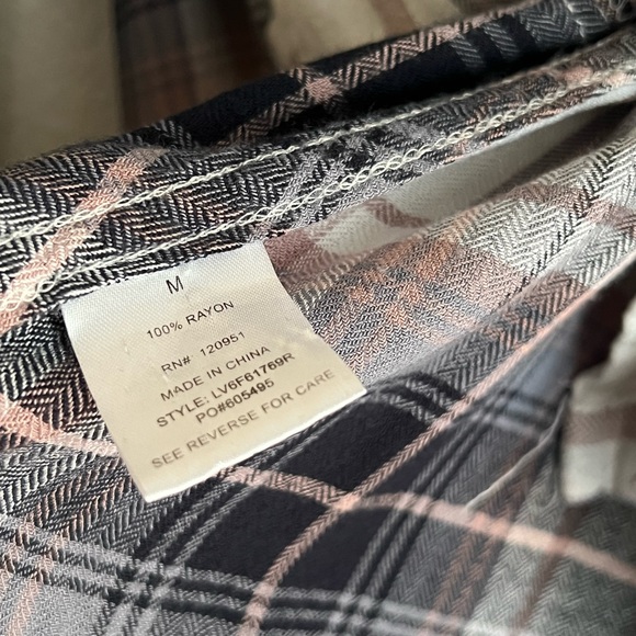 Olive + Oak Rose Gold Zipper Detail Button Down Top - Picture 4 of 5